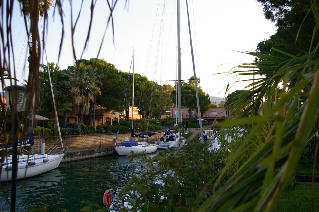 Villetta Su Canale Navigabile فورناري المظهر الخارجي الصورة